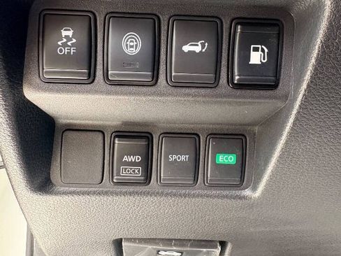 Used 2020 Nissan Rogue SV AWD/4WD image 15