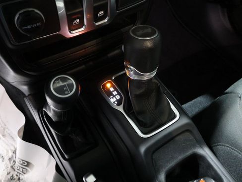 Used 2021 Jeep Wrangler Sport S image 32