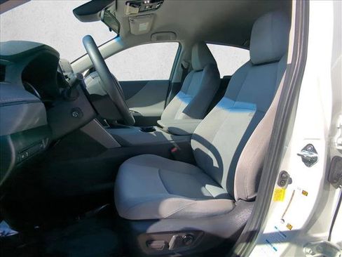 Certified 2022 Toyota Venza LE image 15