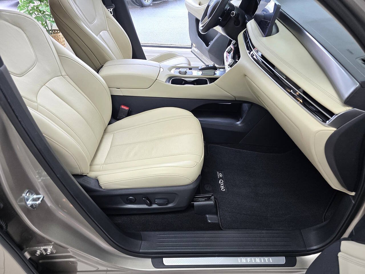 Used 2024 INFINITI QX60 Luxe w/ Performance Audio Package AWD/4WD image 29