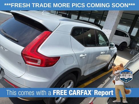 Used 2020 Volvo XC40 T4 Momentum FWD image 4