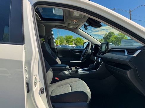 Used 2021 Toyota RAV4 XLE w/ Convenience Package AWD/4WD image 11