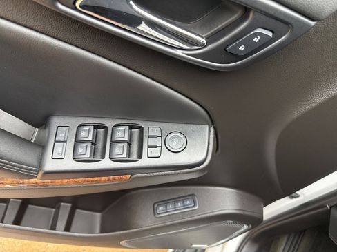 Used 2017 Chevrolet Suburban Premier image 9