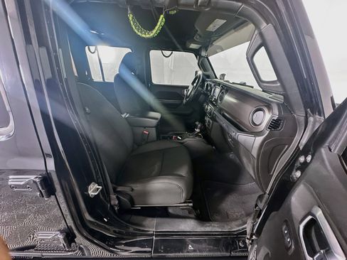 Used 2018 Jeep Wrangler Unlimited Sport S AWD/4WD image 28