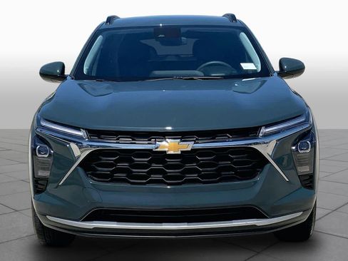 Used 2025 Chevrolet Trax LT FWD image 4