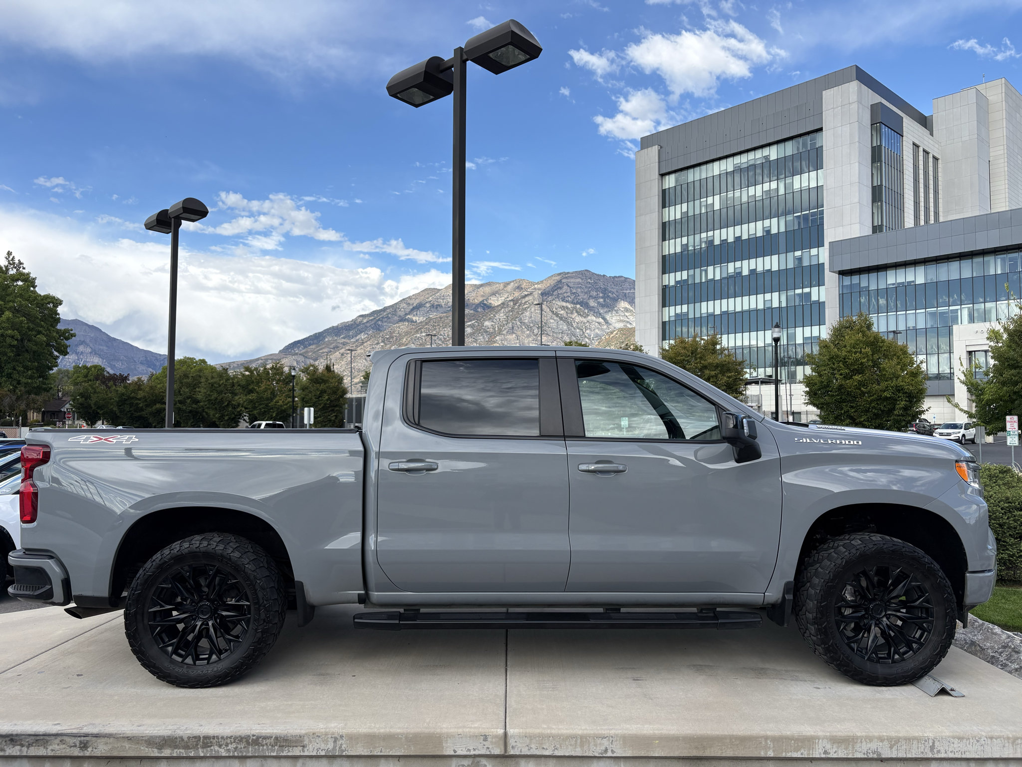 Used 2024 Chevrolet Silverado 1500 RST w/ Convenience Package II AWD/4WD image 2