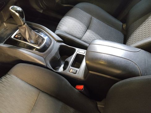 Used 2017 Nissan Rogue SV FWD image 25