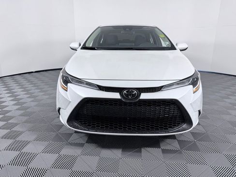 Used 2022 Toyota Corolla LE image 3