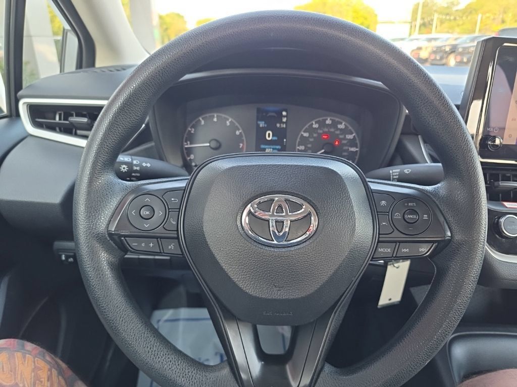 Used 2025 Toyota Corolla LE FWD image 18