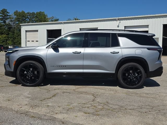 Used 2025 Chevrolet Traverse RS FWD image 2