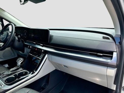 Certified 2024 Kia Carnival SX Prestige FWD image 36