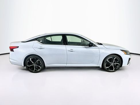 Used 2023 Nissan Altima 2.5 SR FWD image 10