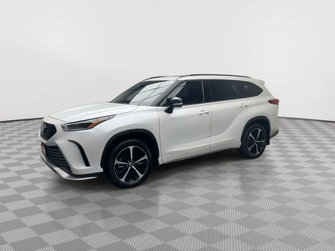 Used 2022 Toyota Highlander XSE AWD/4WD image 37