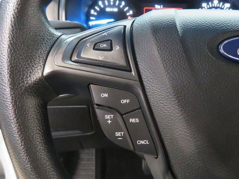 Used 2019 Ford Edge SE image 25