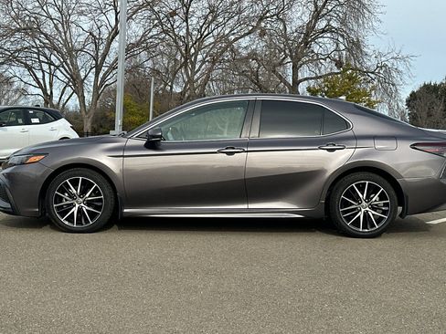 Used 2024 Toyota Camry SE image 7