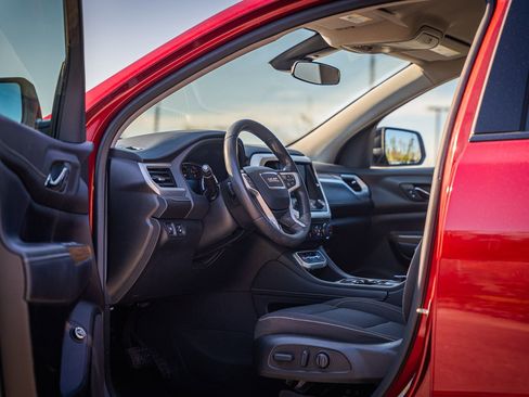 Used 2023 GMC Acadia SLE w/ Driver Convenience Package image 18