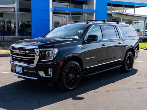 Used 2023 GMC Yukon XL SLT w/ SLT Premium Package AWD/4WD image 1