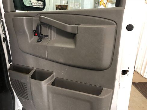 Used 2017 GMC Savana 2500 Extended image 14