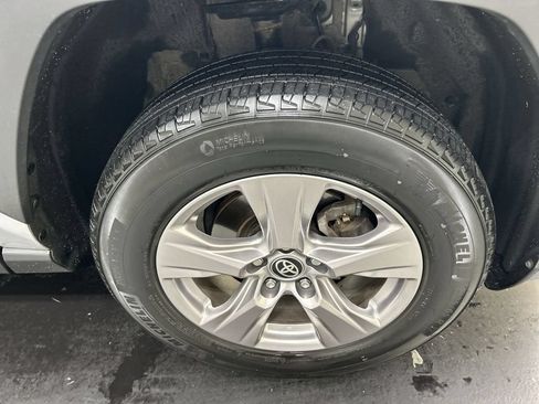 Used 2024 Toyota RAV4 XLE AWD/4WD image 8