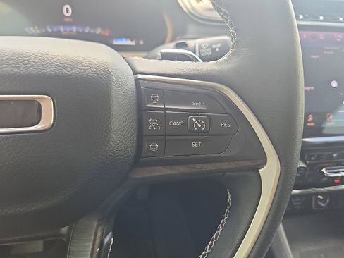 Used 2022 Jeep Grand Cherokee L Limited w/ Luxury Tech Group II image 23