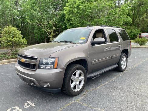Used 2014 Chevrolet Tahoe LT w/ Luxury Package image 2