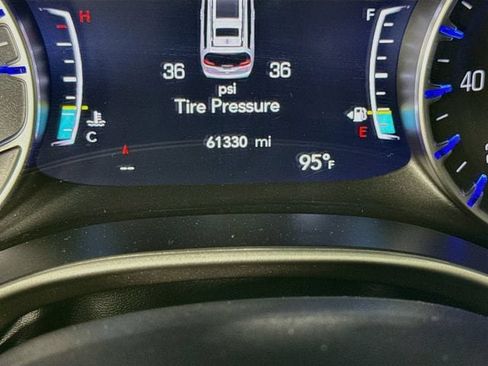 Used 2024 Chrysler Pacifica Touring-L FWD image 12