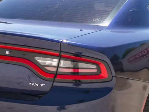 Used 2015 Dodge Charger SXT RWD image 10