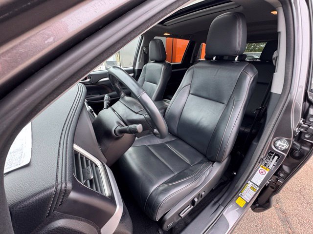 Used 2017 Toyota Highlander XLE AWD/4WD image 9