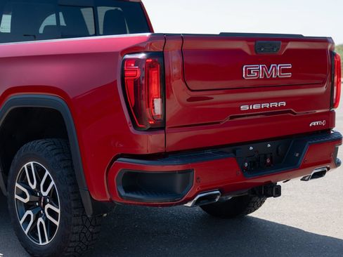 Used 2023 GMC Sierra 1500 AT4 w/ AT4 Preferred Package AWD/4WD image 11