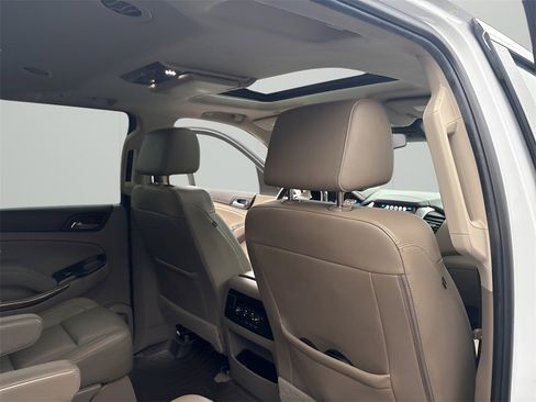 Used 2017 GMC Yukon XL SLT w/ Open Road Package image 18