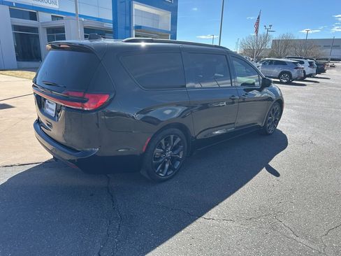 Used 2021 Chrysler Pacifica Touring w/ S Appearance Package image 37