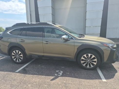 Used 2025 Subaru Outback Touring AWD/4WD image 4
