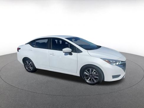 Used 2025 Nissan Versa SV image 2