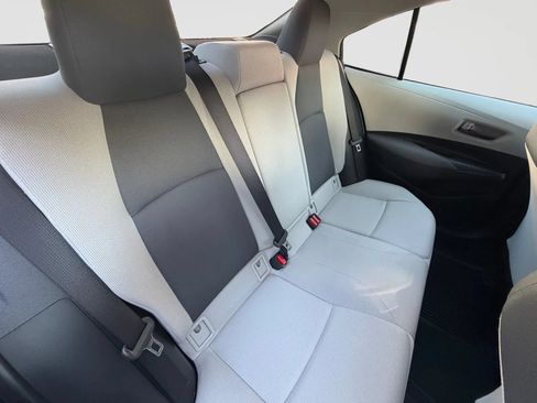 Used 2022 Toyota Corolla LE FWD image 18