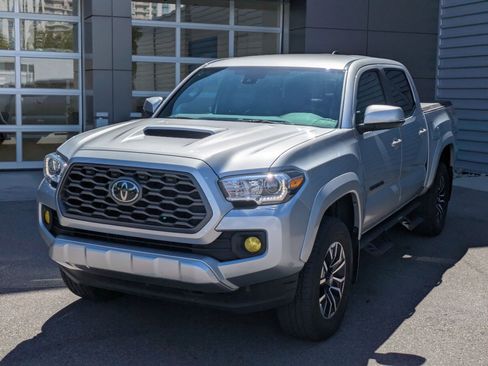 Used 2022 Toyota Tacoma TRD Sport w/ Technology Package AWD/4WD image 8