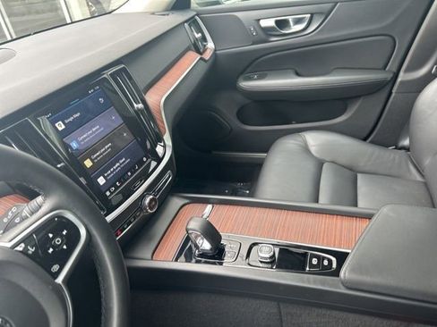 Used 2025 Volvo V60 B5 Cross Country Plus image 19