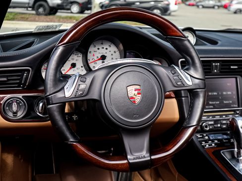 Used 2015 Porsche 911 Turbo S image 18
