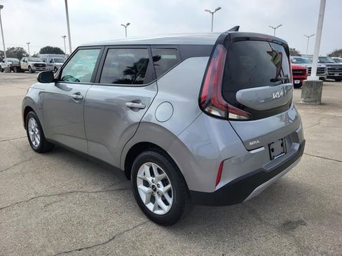 Used 2025 Kia Soul LX w/ LX Technology Package FWD image 17