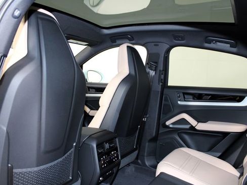 New 2026 Porsche Cayenne Coupe AWD/4WD image 21
