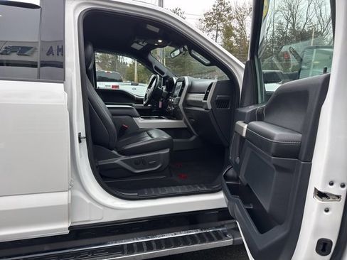 Certified 2022 Ford F350 Lariat w/ Chrome Package image 18
