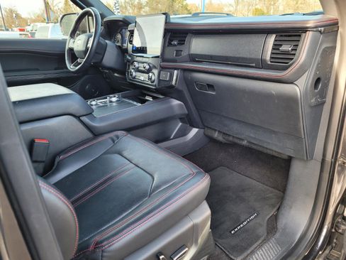 Used 2022 Ford Expedition Limited image 18