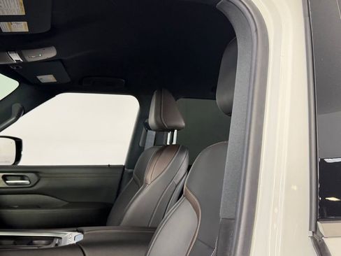 Used 2025 Nissan Armada SL w/ Captain's Chari Seat Package image 27