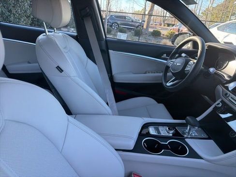 Used 2025 Genesis G70 2.5T image 9