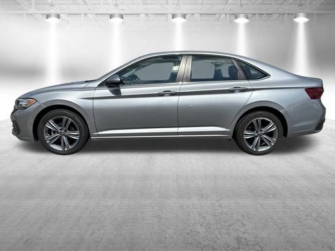 Used 2024 Volkswagen Jetta SE FWD image 2