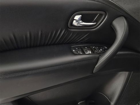 Used 2021 Nissan Armada SV w/ SV Appearance Package image 25