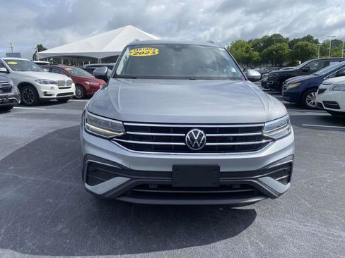 Used 2023 Volkswagen Tiguan SE AWD/4WD image 2