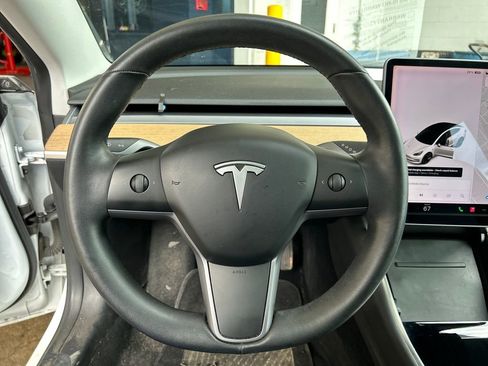 Used 2020 Tesla Model 3 Standard Range Plus image 19