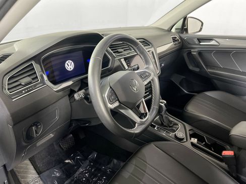 Used 2022 Volkswagen Tiguan SE image 9
