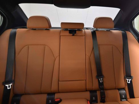 Used 2024 BMW 330i Sedan w/ Premium Package image 9