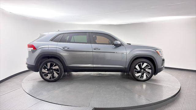 Used 2024 Volkswagen Atlas Cross Sport SE FWD image 8